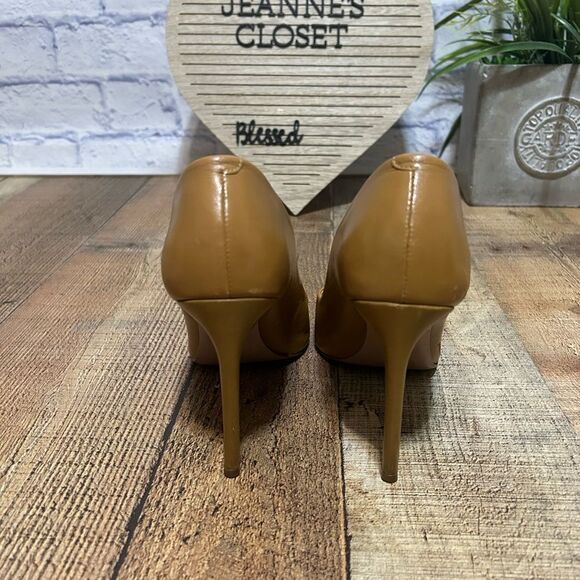 Schutz x Revolve Lou Pump in Dark Caramel - Picture 11 of 13